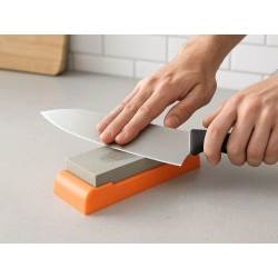 Ostrzałka kamienna do noży nożyczek dwustronna prostokątna na podstawce