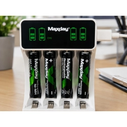 Ładowarka do akumulatorków AA i AAA z wyświetlaczem LCD, 4 akumulatorki AAA i kabel USB-C