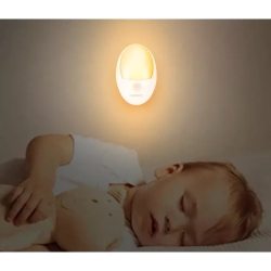 Lampka nocna LED wtykana do gniazdka z czujnikiem dnia/nocy o mocy 1W