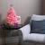 Mini choinka na biurko zestaw z bombkami światełkami i prezentami 58cm Różowa