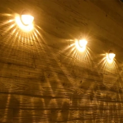 Lampa ścienna solarna kinkiet LED czarna RGB