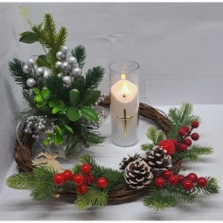 Świeca z krzyżem LED 5.5x15cm w osłonie z efektem płomienia 2xAA