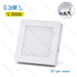 Lampka nocna LED z czujnikiem światła i 2-stopniowym ściemniaczem do gniazdka 230V dla wygody użytkowania
