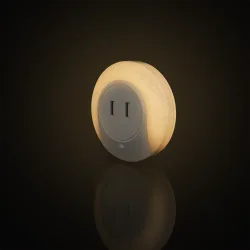 Lampka nocna LED z ładowarką USB i dwoma portami USB do gniazdka o ciepłej barwie dla przytulnego klimatu