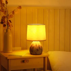 Ceramiczna lampa stołowa z oprawką E14 do przytulnego wnętrza