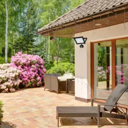 Naświetlacz LED 50 W z czujnikiem ruchu czarny 4300 lm do biura i garażu