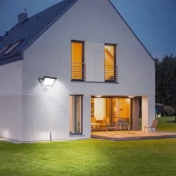 Naświetlacz LED 50 W z czujnikiem ruchu czarny 4300 lm do biura i garażu
