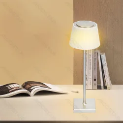 Akumulatorowa lampa biurkowa 4W CCT z dotykowym ściemnianiem i ładowaniem USB dla wygody użytkowania