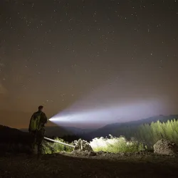 Latarka LED Aigostar 95lm na baterie R-20 z rączką praktyczna i podręczna