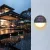 Lampa ścienna solarna LED Aigostar czarna 2700K do przytulnego oświetlenia
