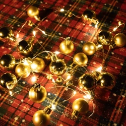 Lampki choinkowe 2m/20 led na 3 baterie AA duże i małe złote bombki